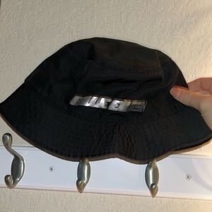 BILLIE EILISH BUCKET HAT - Black and Sliver One Size Fits All. H&M